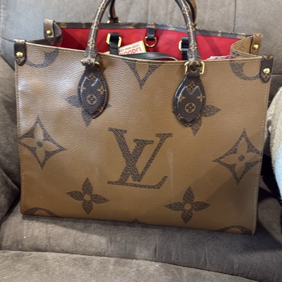 Louis Vuitton Medium MM tote - Picture 2 of 8